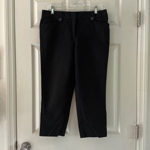 Roz & Ali (10) black Capri pants.